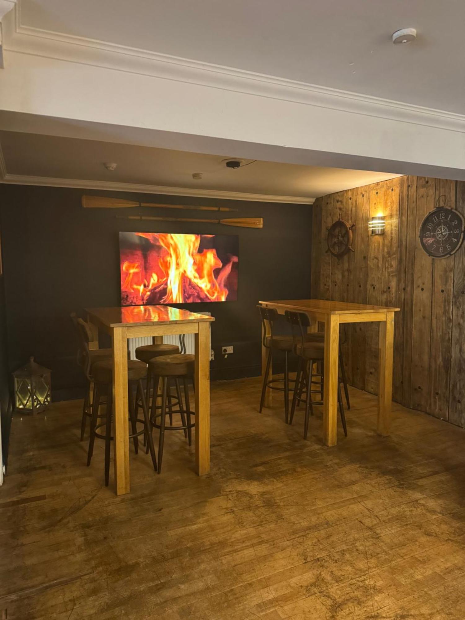 The Harbour Bar & Bistro 호텔 세매즈베이 외부 사진